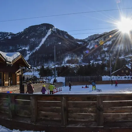 Ski-in/ski-out 4 Pers. Avec Piscine, Jardin Et Parking A La Salle Les Alpes - Fr-1-330f-62 Apartman